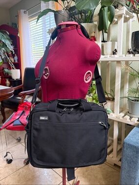 Think Tank Photo Urban Disguise shoulder bag-pre-loved.